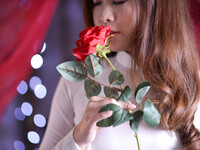 Em mẫu ruột nude cùng bộ trang phục áo dài