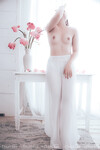 Em mẫu ruột nude cùng bộ trang phục áo dài