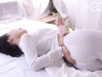 Em mẫu ruột nude cùng bộ trang phục áo dài
