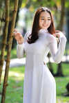 Em mẫu ruột nude cùng bộ trang phục áo dài