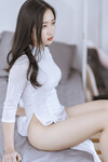 Em mẫu ruột nude cùng bộ trang phục áo dài