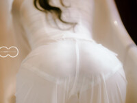 Em mẫu ruột nude cùng bộ trang phục áo dài