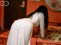 Em mẫu ruột nude cùng bộ trang phục áo dài