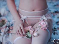 Em mẫu ruột nude cùng bộ trang phục áo dài
