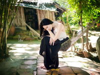 Em mẫu ruột nude cùng bộ trang phục áo dài
