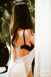 Em mẫu ruột nude cùng bộ trang phục áo dài