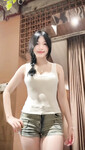 Con bún bò mặc đồ chỗ có chỗ không