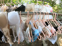 Quần áo lót cho anh chị em càn