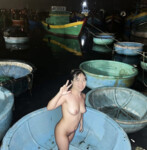 Lột đồ em gái Thuỷ Ly