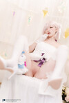 Gái xinh cosplay trong bồn tắm