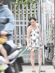 Lén chụp chị hàn xóm quét nhà  với bộ đồ ngủ cực dâm đãng