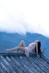 Những đường cong tuyệt đẹp được chụp trên mái nhà
