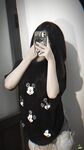 Em gái áo đen xinh xắn