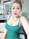 Bận đồ show vú