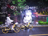 Đôi bạn thân rủ nhau public cực nứng ở ngoài đường