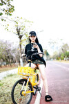 Em teen xinh dâm đãng thích cảm giác show hàng nơi công cộng