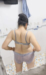 Quay lén bà cô tắm