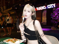Em loli xinh dâm bím múp hồng thích show hàng trợn mắt