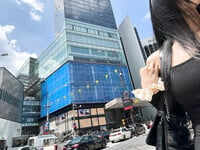Em loli xinh dâm bím múp hồng thích show hàng trợn mắt