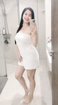 Thuy Hoang đi tắm tự sướng