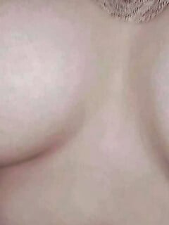 huyền linh cùng cặp vú 2k8 cực khủng