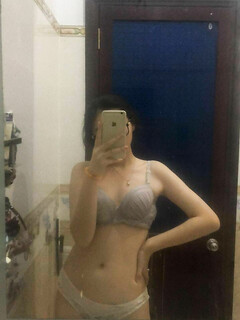 Em hàng ngoan ngoãn