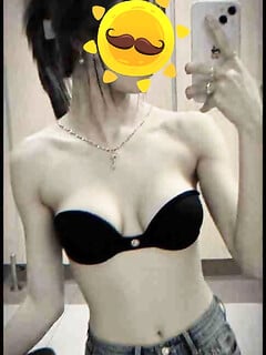 Yêu xa ít gặp em học sinh chụp khoả thân gửi người yêu xem