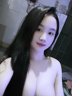Cởi đồ em gái nhìn là muốn sục