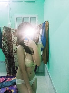 Bé Sinh Viên Dáng Nuột Show Hàng