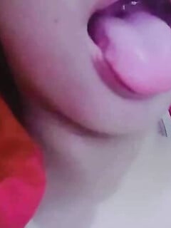 Em gái show mông hình trái tim